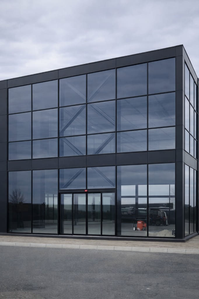 Objekt komercial me fasadë premium